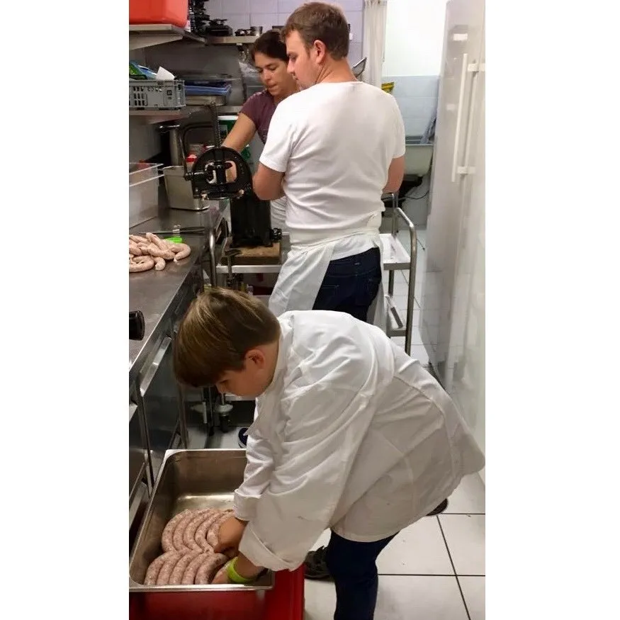 Daniela, Andreas & Roman am Bratwursten